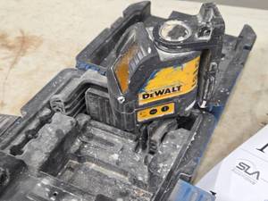 lot 1012 image: DeWalt� 4.5V Self-Leveling Line Laser Chalk Line Generator DW088