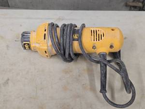 lot 1009 image: DeWalt� Cut-Out Tool DW660