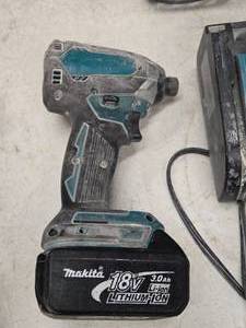 lot 1014 image: Makita� 18V Impact Driver with Battery