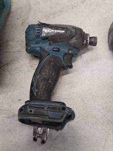 lot 1015 image: Makita� 18V 14 Impact Driver XDT04