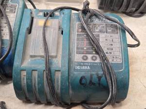 lot 1018 image: Makita� Li-ion & Ni-MH 7.2-18V Battery Charger DC18RA