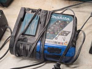 lot 1022 image: Makita� Li-ion 14.4-18V  Ni-MH 7.2-14.4V Battery Charger DC18RC