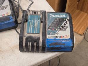 lot 1025 image: Makita� Li-ion 14.4-18V  Ni-MH 7.2-14.4V Battery Charger DC18RC