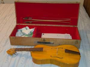 lot 468 image: Tenor Vielle by Kelischek (1983) with (2) Bows and a Hard Case