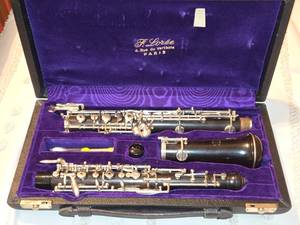 lot 487 image: Clarinet by F Loree (Paris) with Case