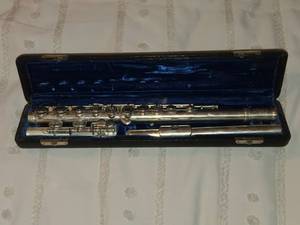 lot 486 image: Flute by The Haynes Flute Mfg W.M.S Haynes (Boston MA 46772) with Case