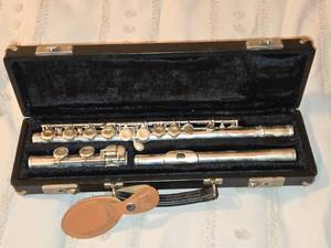 lot 485 image: Student Flute by Selmer with Case