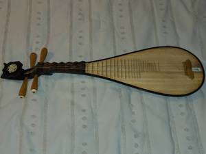 lot 499 image: Chinese Lute by Pipa