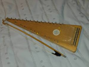 lot 505 image: Bowed Psaltery