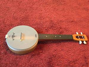 lot 541 image: Remo Firefly Ukelele Banjo 4 String M80 2665