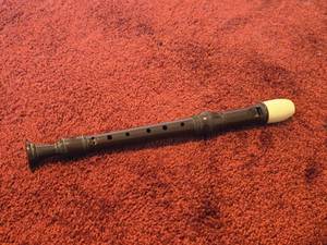 lot 566 image: Plastic Soprano Recorder Double Hole by Dolmetsch