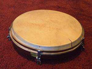 lot 570 image: Vintage 12 Irish Hand Drum by Studio 49