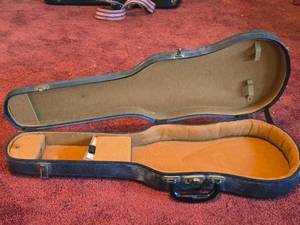 lot 594 image: Guitar Case by Lifton (U.S.A.) 31 x 11 x 5 (empty)