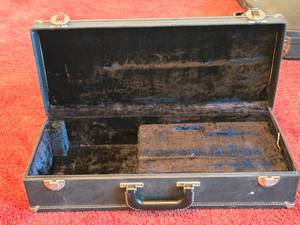 lot 593 image: Musical Instrument Case 21 12 x 8 12 x 5 12 (empty)