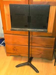 lot 597 image: Manhasset Music Stand with Adjustable Height