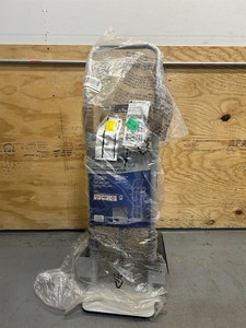 lot 32 image: Strongway 2-in-1 Convertible Hand Truck, 600-Lb. Capacity, 47.24in.H