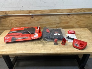 lot 48 image: MILWAUKEE M12 Heated Hoodie Kit