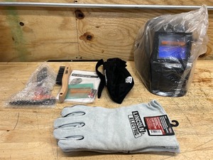 lot 52 image: Lincoln Electric Welding Helmet and Accessories