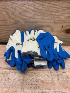 lot 70 image: Ironton Latex-Coated Work Gloves (lot of 10)