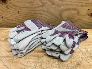 lot 72 image: Work gloves (lot of 7)