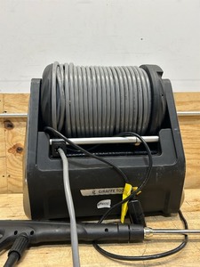lot 75 image: Giraffe Tools Grandfalls Retractable Pressure Washer MSRP $499.99