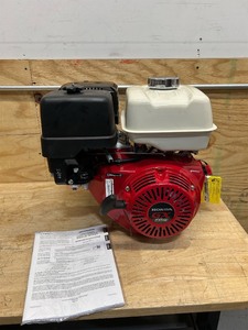 lot 79 image: Honda GX390 Engine MSRP $729.99