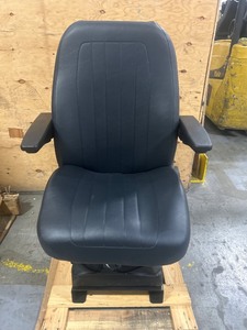 lot 92 image: Wise Suspension Tractor Seat with Armrests, Black, Model# XWM1161