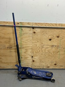 lot 206 image: Strongway Professional Low-Profile Service Floor Jack, 3-Ton Capacity MSRP $199.99