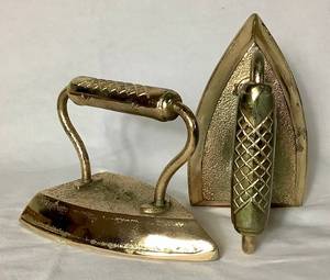 lot 23 image: Pair of Cast Iron No 6 FlatSad Irons - Used at Bookends