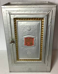 lot 29 image: 1930s Home Comfort Bread and Cake Cabinet - Pie Safe