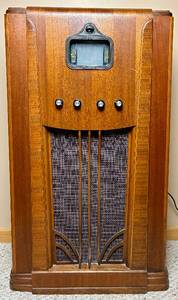 lot 8 image: Montgomery Ward & Co. Airline Superheterodyne Radio Model 62-311