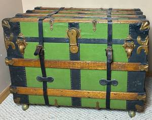 lot 36 image: Antique Cedar Steamer Truck with Side Leather Handles and Front Straps