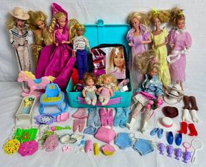 lot 72 image: Vintage Collection of Barbies, Baby Boy & Baby Girl Mattel Heart Family