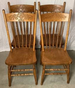 lot 120 image: Set of 4 Pressback Oak Dining Chairs with Turned Spindles