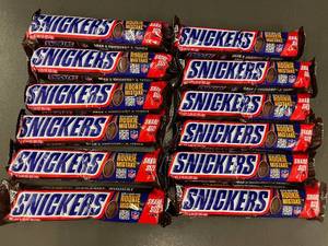 lot 67 image: Z - Snickers Share Size Candy Bars - 12 Count Bulk Lot, 3.29 oz Each, Exp 102025
