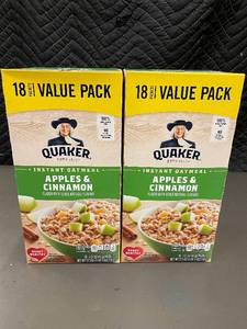 lot 264 image: Quaker Apples & Cinnamon Instant Oatmeal Value Pack - 36 Packets (2 Boxes)