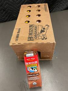 lot 424 image: Horizon Organic Chocolate Lowfat Milk - 18 Pack, 8 oz Boxes, Feb 2025 Expiry