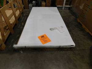 lot 16 image: 40 - 132 4x8 Sheeting - Plastic of some sort.