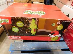 lot 96 image: 4 Animated Life-Size Singing Indoor Grinch Holiday Christmas Decoration