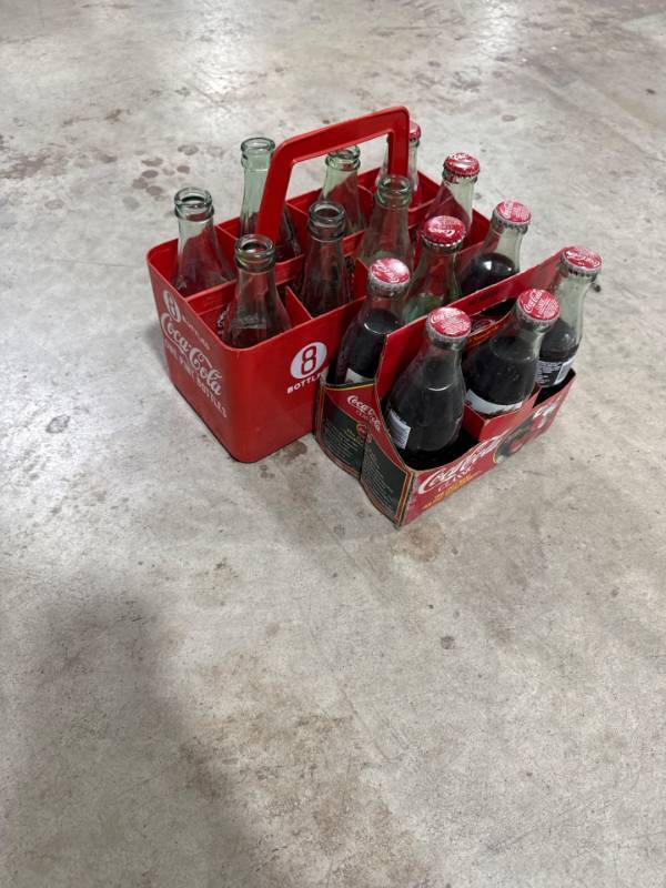 lot 0031 image: Vintage Coca-Cola Bottle Carriers