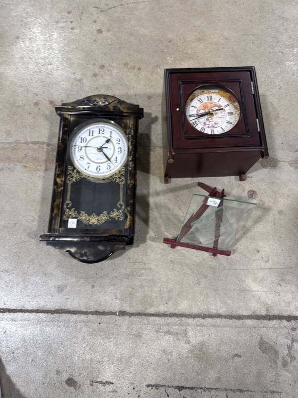 lot 0068 image: Assorted Clocks and Glass Frame