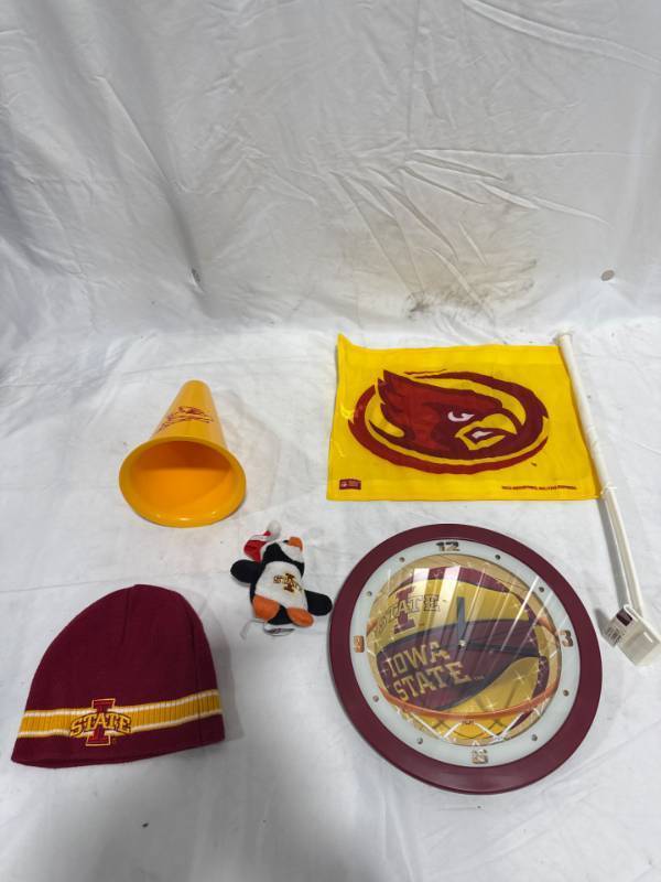 lot 0174 image: Iowa State Fan Pack