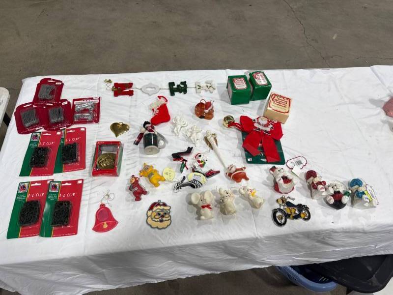 lot 0197 image: Assorted Christmas Ornaments & Clips