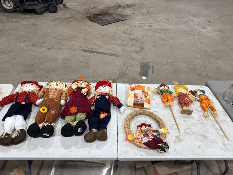 lot 0228 image: Autumn Scarecrow Decorations