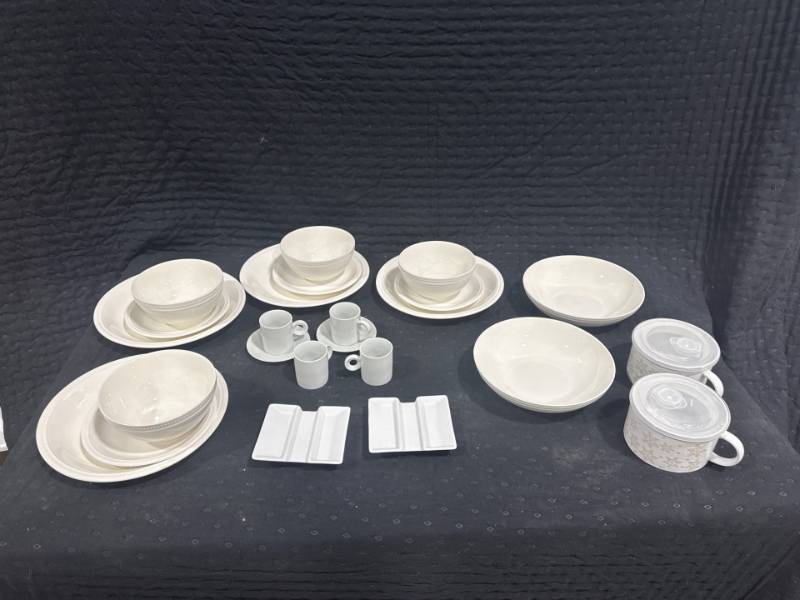 lot 0235 image: White Ceramic Dish Set