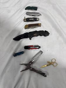 lot 0497 image: Assorted Knives and Tools