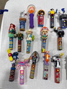 lot 0505 image: Character Spin Pop Candy Dispensers