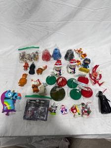 lot 0515 image: Assorted Holiday Ornaments & Figurines