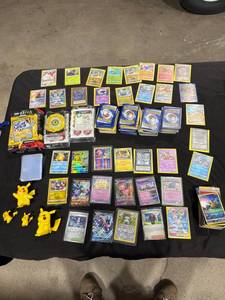 lot 0517 image: Pokmon Cards and Figures