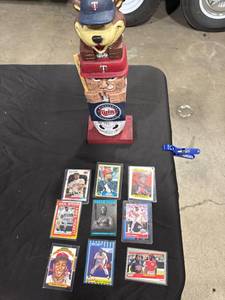 lot 0519 image: Kirby Puckett Baseball Cards